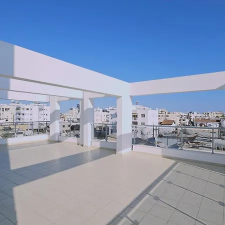 Skyline Nest Apartment *
